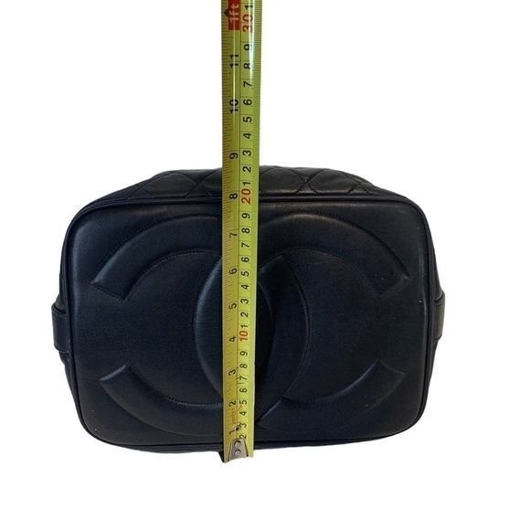 VINTAGE Chanel Bucket Bag - Picture 15 of 16